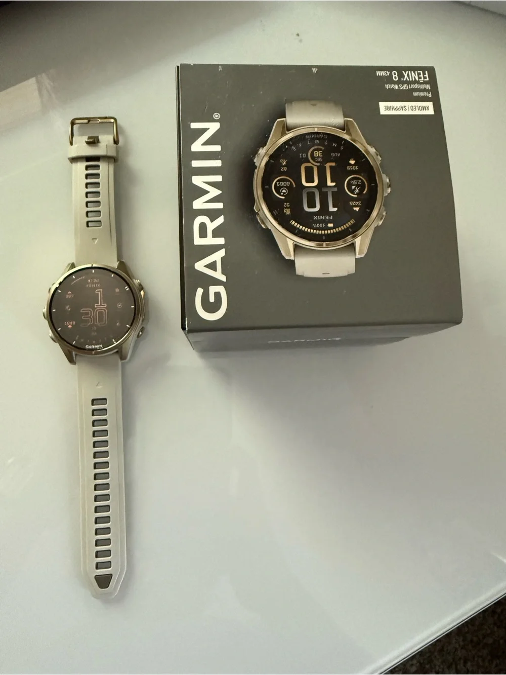 Garmin Fenix 8 Amoled Sapphire GPS smartwatch Light Gray and soft gold - EUC